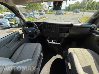 2023 Chevrolet Express 3500 Passenger Van LT 1LT 155.1" WB - miniatura 31