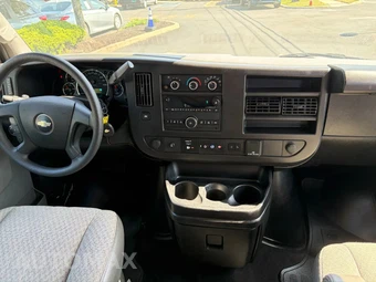 2023 Chevrolet Express 3500 Passenger Van LT 1LT 155.1" WB - miniatura 32