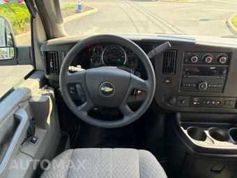 2023 Chevrolet Express 3500 Passenger Van LT 1LT 155.1" WB - miniatura 33