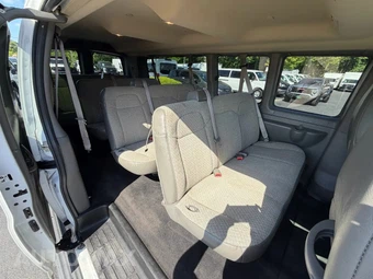 2023 Chevrolet Express 3500 Passenger Van LT 1LT 155.1" WB - miniatura 34