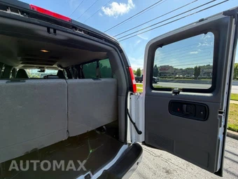 2023 Chevrolet Express 3500 Passenger Van LT 1LT 155.1" WB - miniatura 38