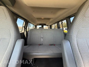2023 Chevrolet Express 3500 Passenger Van LT 1LT 155.1" WB - miniatura 18