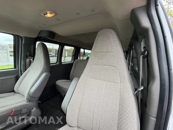 2023 Chevrolet Express 3500 Passenger Van LT 1LT 155.1" WB - miniatura 35