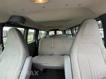 2023 Chevrolet Express 3500 Passenger Van LT 1LT 155.1" WB - miniatura 36