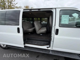 2023 Chevrolet Express 3500 Passenger Van LT 1LT 155.1" WB - miniatura 46