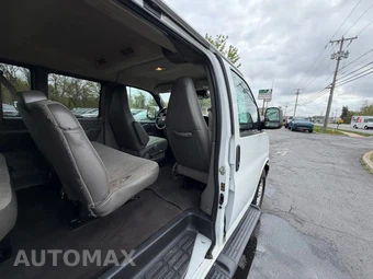 2023 Chevrolet Express 3500 Passenger Van LT 1LT 155.1" WB - miniatura 47