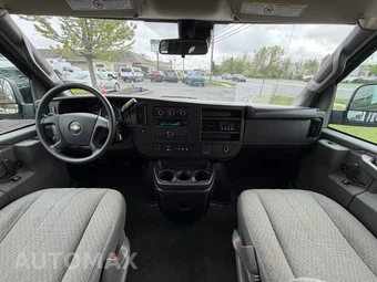 2023 Chevrolet Express 3500 Passenger Van LT 1LT 155.1" WB - miniatura 48