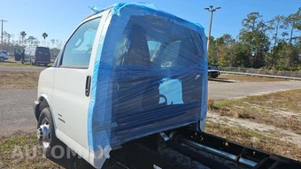 2023 Chevrolet Express 4500 Cutaway 2WT DRW 177.0" WB - miniatura 18