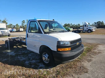2023 Chevrolet Express 4500 Cutaway 2WT DRW 177.0" WB - miniatura 3