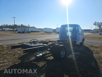2023 Chevrolet Express 4500 Cutaway 2WT DRW 177.0" WB - miniatura 4