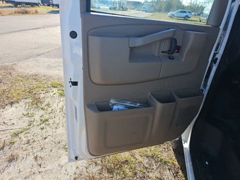 2023 Chevrolet Express 4500 Cutaway 2WT DRW 177.0" WB - miniatura 9