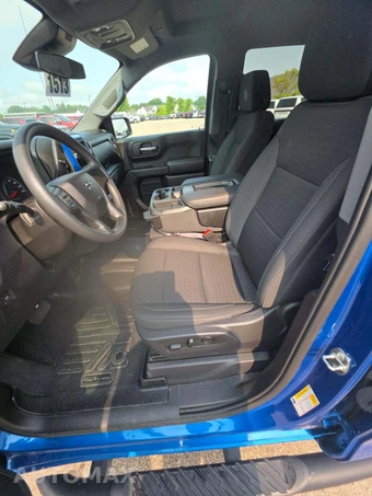 2023 Chevrolet Silverado 1500 Custom Crew Cab Short Bed 1CX - miniatura 3