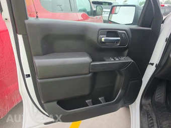 2023 Chevrolet Silverado 1500 Custom Crew Cab Short Bed 1CX - miniatura 9