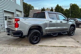 2023 Chevrolet Silverado 1500 LT Trail Boss Crew Cab Short Bed 2LT - miniatura 3