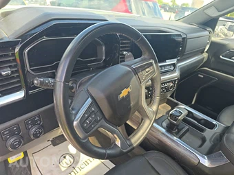 2023 Chevrolet Silverado 1500 LTZ Crew Cab Short Bed 1LZ - miniatura 10