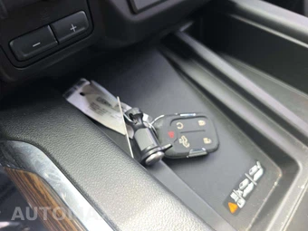 2023 Chevrolet Silverado 2500HD High Country Crew Cab Medium Bed 3LZ - miniatura 8
