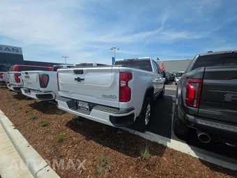 2023 Chevrolet Silverado 3500HD High Country Crew Cab Medium Bed - miniatura 3