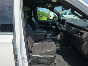 2023 Chevrolet Suburban High Country 3LZ - miniatura 8