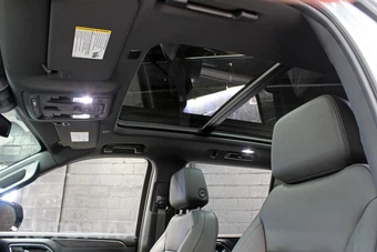 2023 Chevrolet Suburban Z71 2Z7 - miniatura 24