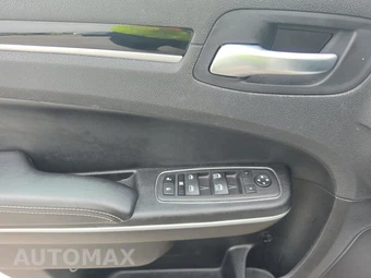 2023 Chrysler 300 300S – miniatura 9