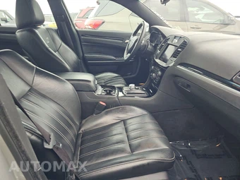 2023 Chrysler 300 300S – miniatura 8