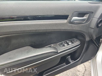 2023 Chrysler 300 300S – miniatura 9