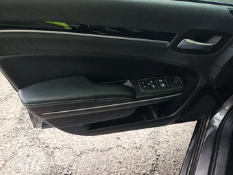 2023 Chrysler 300 300S - miniatura 3