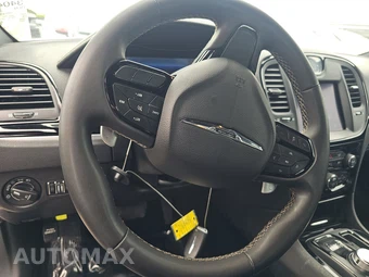 2023 Chrysler 300 300S – miniatura 10