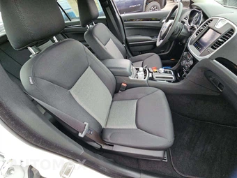 2023 Chrysler 300 Touring - miniatura 18