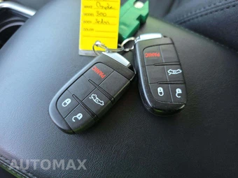 2023 Chrysler 300 Touring – miniatura 8