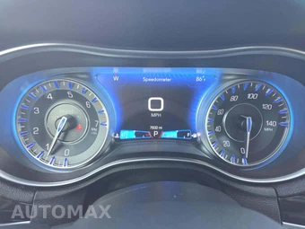 2023 Chrysler 300 Touring – miniatura 9