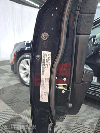 2023 Chrysler 300 Touring – miniatura 2