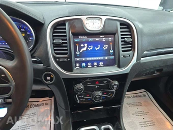 2023 Chrysler 300 Touring – miniatura 7