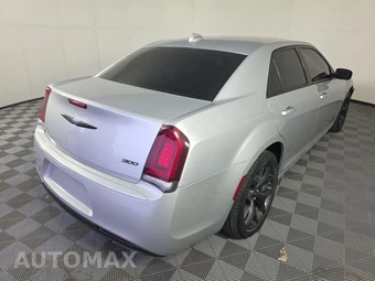 2023 Chrysler 300 Touring – miniatura 4