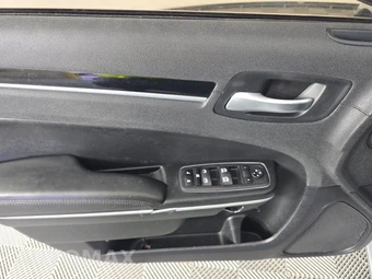 2023 Chrysler 300 Touring – miniatura 9
