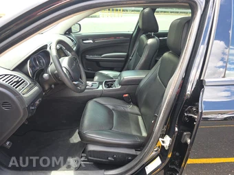 2023 Chrysler 300 Touring L – miniatura 7