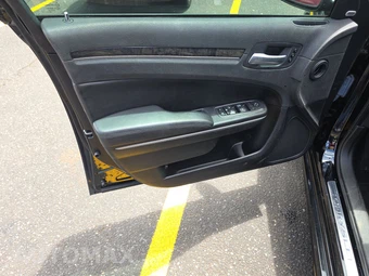 2023 Chrysler 300 Touring L – miniatura 9