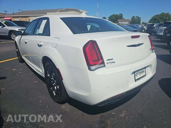 2023 Chrysler 300 Touring L – miniatura 2