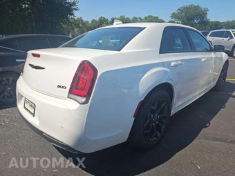 2023 Chrysler 300 Touring L – miniatura 3