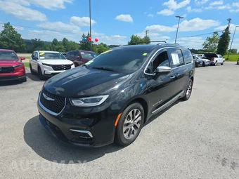 2023 Chrysler Pacifica Hybrid Pinnacle 121.6" WB