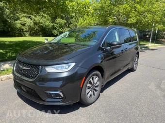 2023 Chrysler Pacifica Hybrid Touring L 121.6" WB - car from the USA, Manheim Buy-Now listing at AUTOMAX