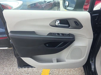 2023 Chrysler Pacifica Hybrid Touring L 121.6" WB - miniatura 9