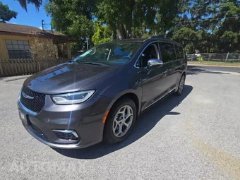 2023 Chrysler Pacifica Limited 121.6" WB