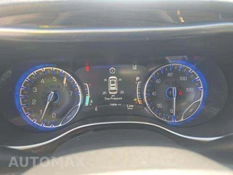 2023 Chrysler Pacifica Limited 121.6" WB - miniatura 10