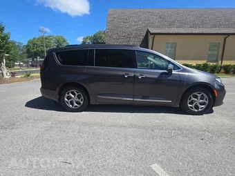 2023 Chrysler Pacifica Limited 121.6" WB - miniatura 5