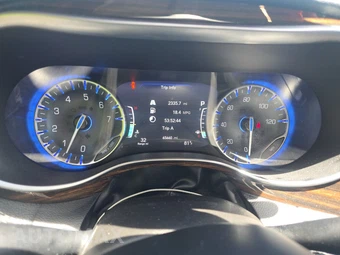 2023 Chrysler Pacifica Limited 121.6" WB - miniatura 12