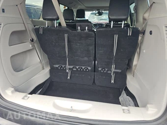 2023 Chrysler Pacifica Limited 121.6" WB - miniatura 17