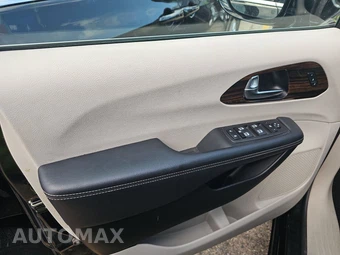 2023 Chrysler Pacifica Limited 121.6" WB - miniatura 9