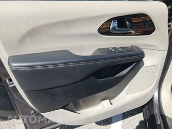 2023 Chrysler Pacifica Limited 121.6" WB - miniatura 9