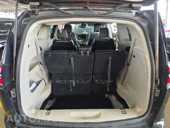 2023 Chrysler Pacifica Limited 121.6" WB - miniatura 17